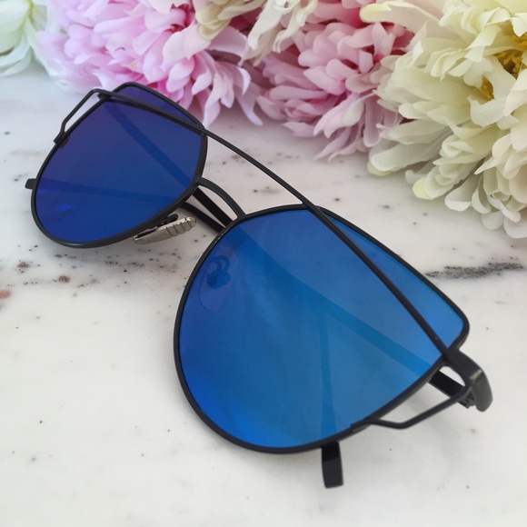 🆑 "Natalie" Sunglasses || Dark Blue Mirror - Picture 3 of 6